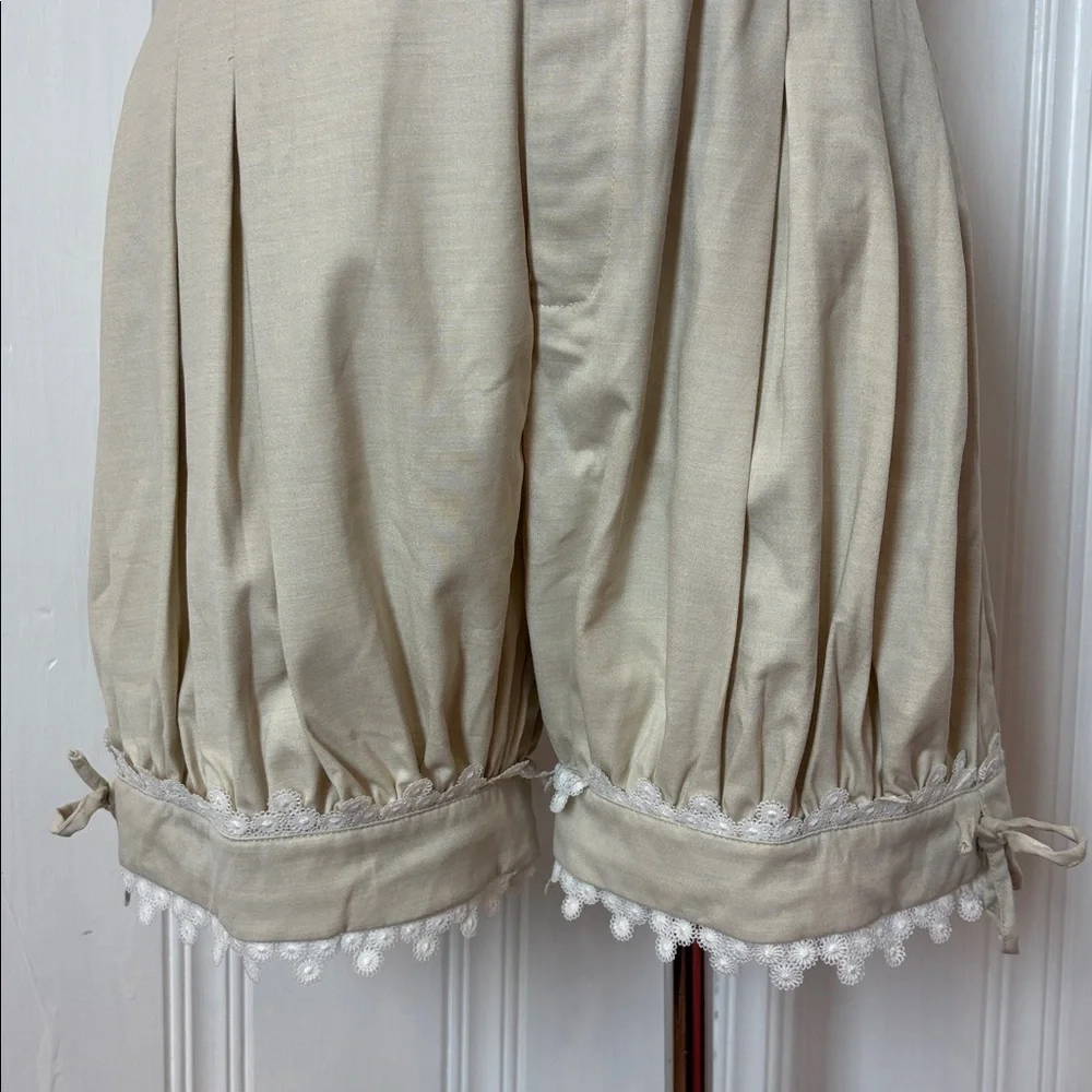 DTD Beige Pleated Balloon Shorts/bloomers w/ Lace Trim Size Medium (estimated) - Picture 5 of 9